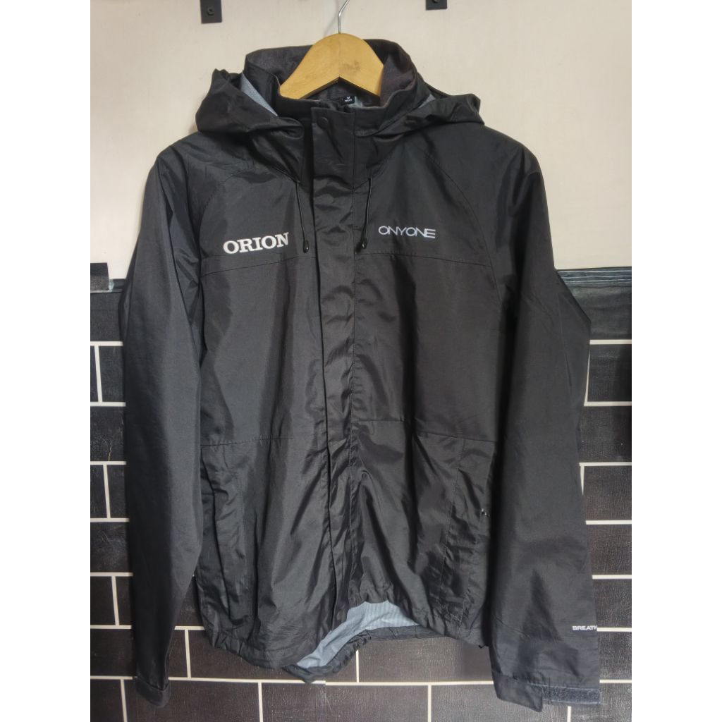 jaket outdoor onyone preloved