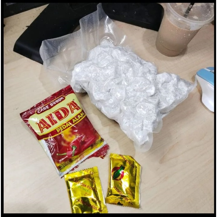 CIMOLOGY (KUALITAS NO.1) Cimol original mentah 900gr + bumbu (atoom  bulan 2pcs+ cabe bubuk 1bks)