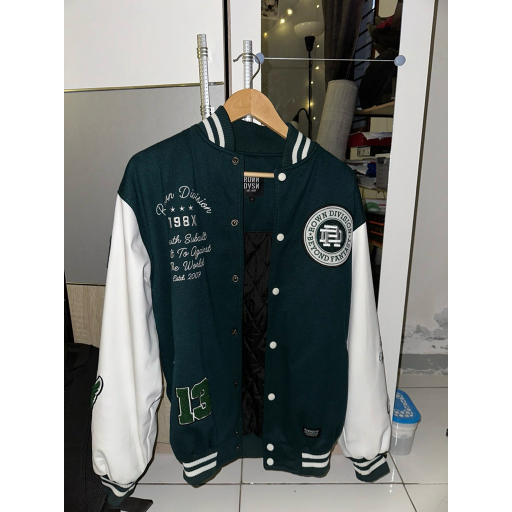 VARSITY ROWN DIVISION