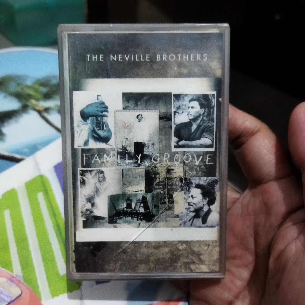 kaset the neville brothers family groove