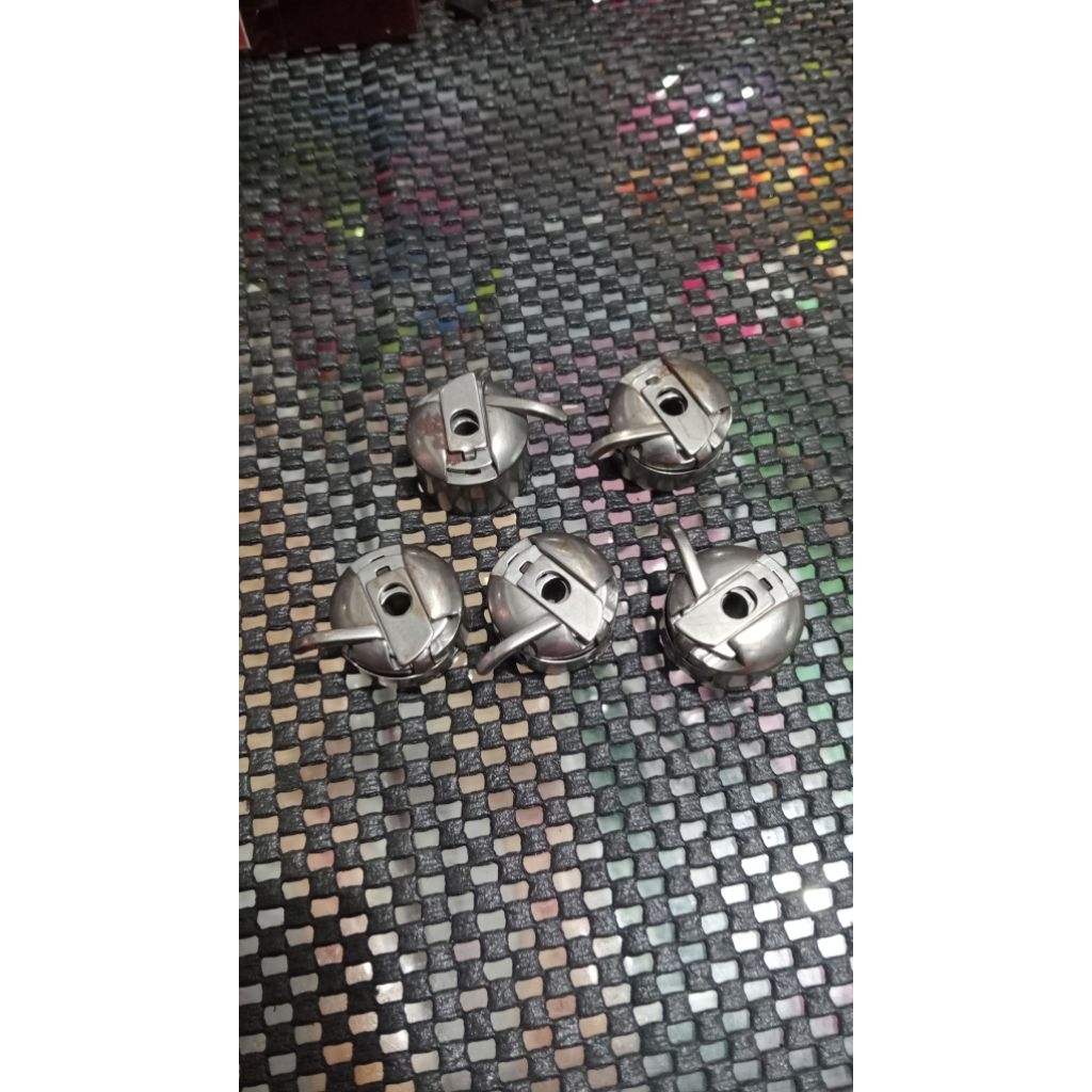 Spare Part (10 Spool+1 Sekoci/Bobbin Case) Mesin Jahit Singer Butterfly Hitam Jadul