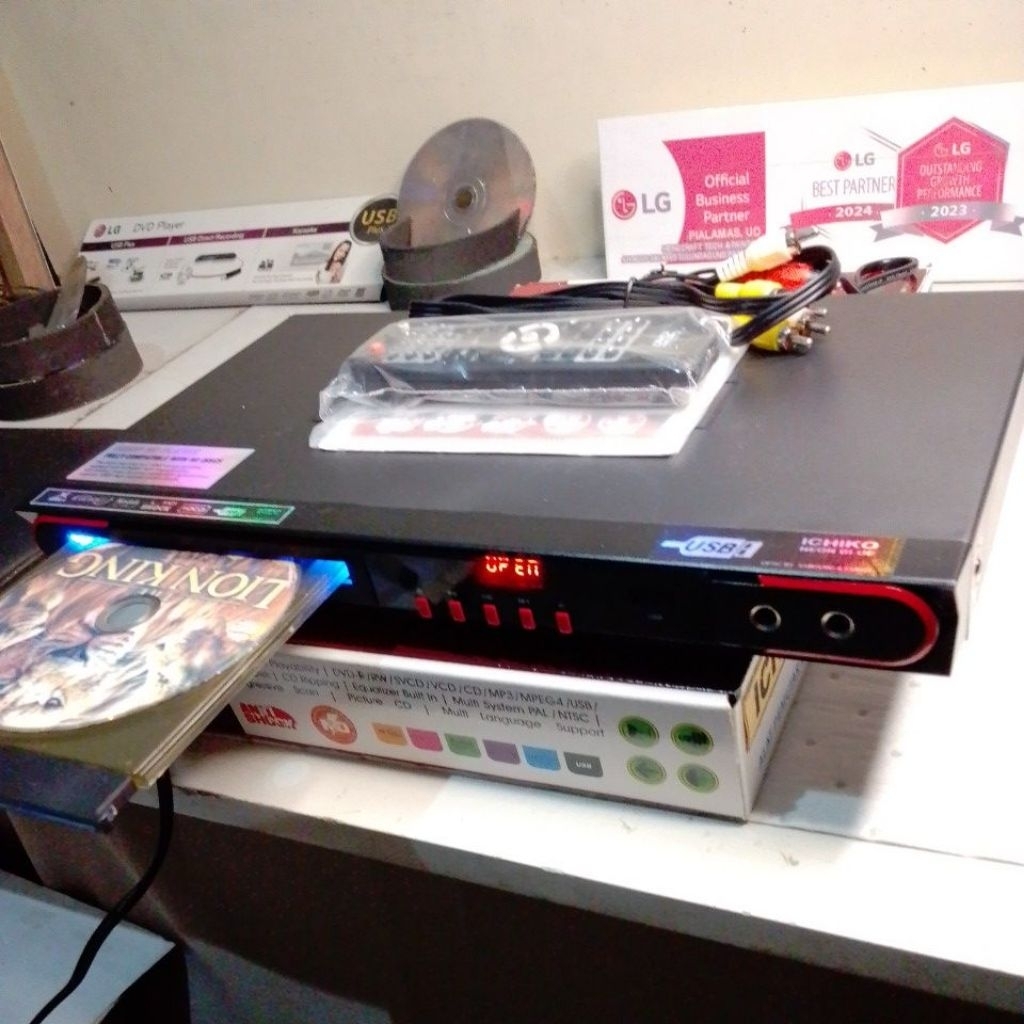 ALAT PEMUTAR DVD VCD CD USB FLASH DISK MP3 2 LUBANG MIC KARAOKE OPTIC BY SAMSUNG & SANYO