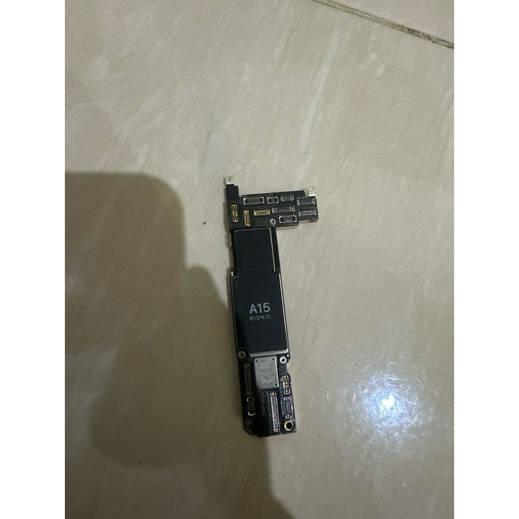 mesin iphone 13 basic lock icluod