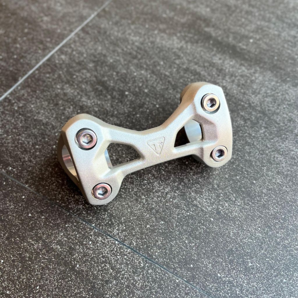 RAISER TRIUMPH ORIGINAL COPOTAN RAISER STANG TRIUMPH ORIGINAL COPOTAN LIKE NEW