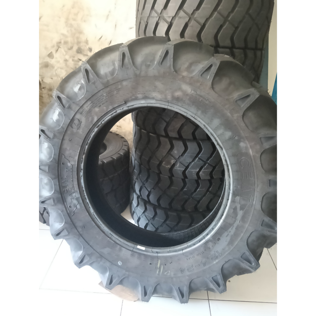 Ban Traktor Ceat 12.4-24/8PR R-1 (Tube Type)
