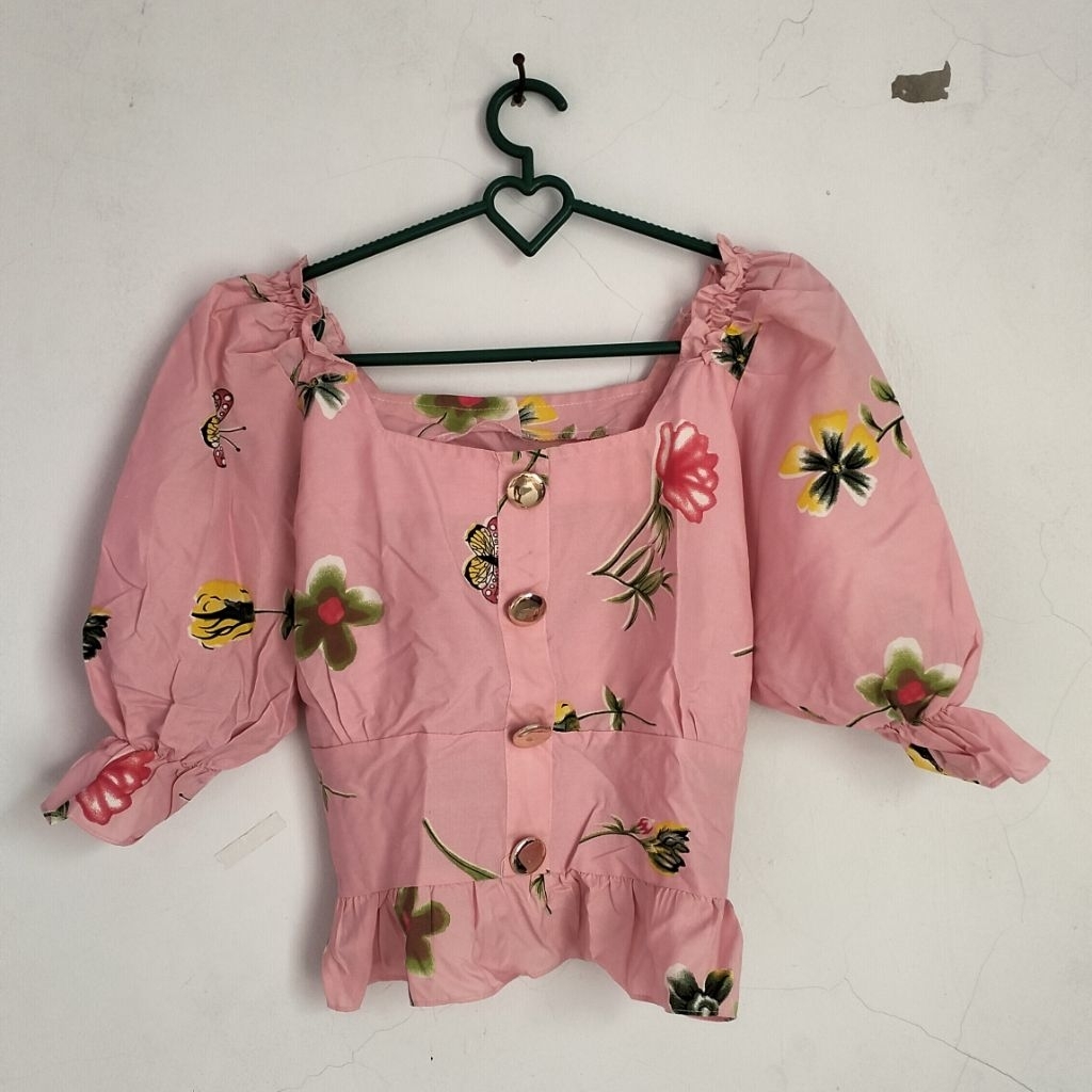 Preloved Atasan Baju Crop Wanita Warna Pink