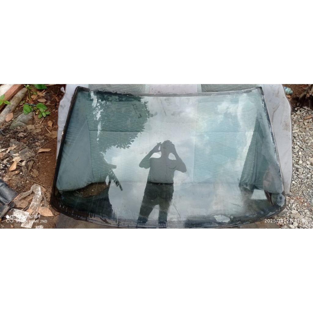 kaca depan toyota corolla twincam ae92