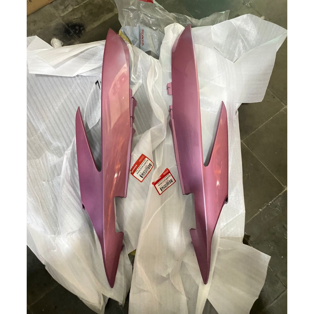 BODY KIRI kanan VARIO KARBU WARNA PINK / 83600-kvb-930ppm 83600KVB930PPM 83500kvb930ppm 83500-kvb-93