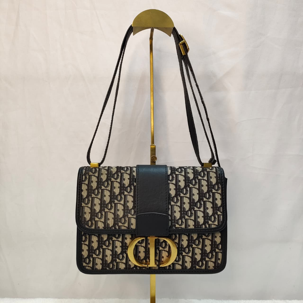 Tas Selempang Montaigne Bag CD