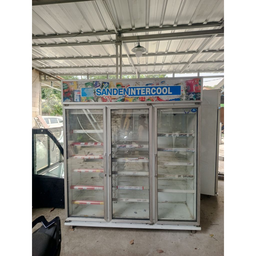 showcase chiller 3 pintu sanden intercool second