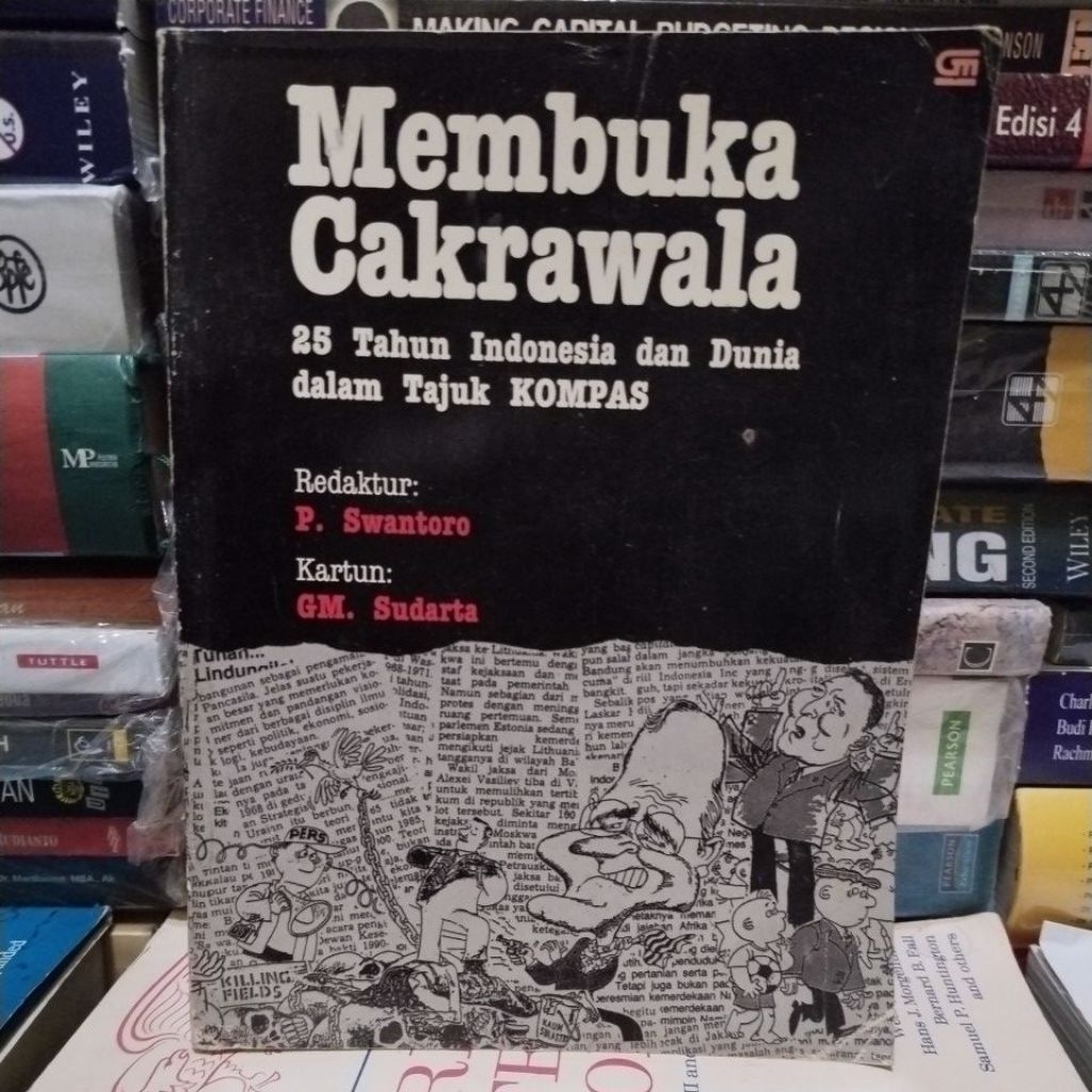 MEMBUKA CAKRAWALA • 25 Tahun Indonesia Dan Dunia Dalam Tajuk KOMPAS Original Preloved