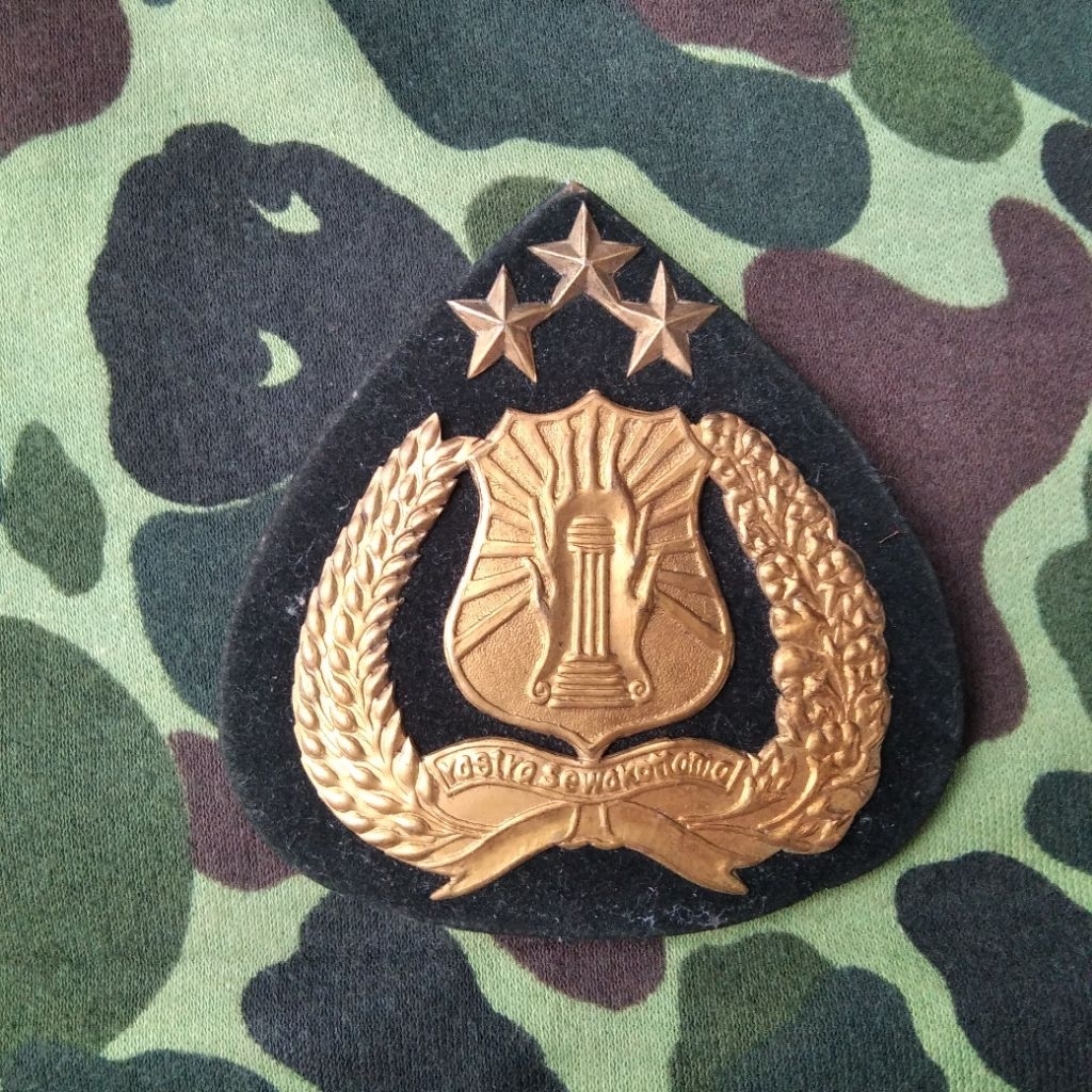 pin topi polisi jadul pin jadul polisi lama jatah abri angkatan kepolisian koleksi polisi jadul pin 