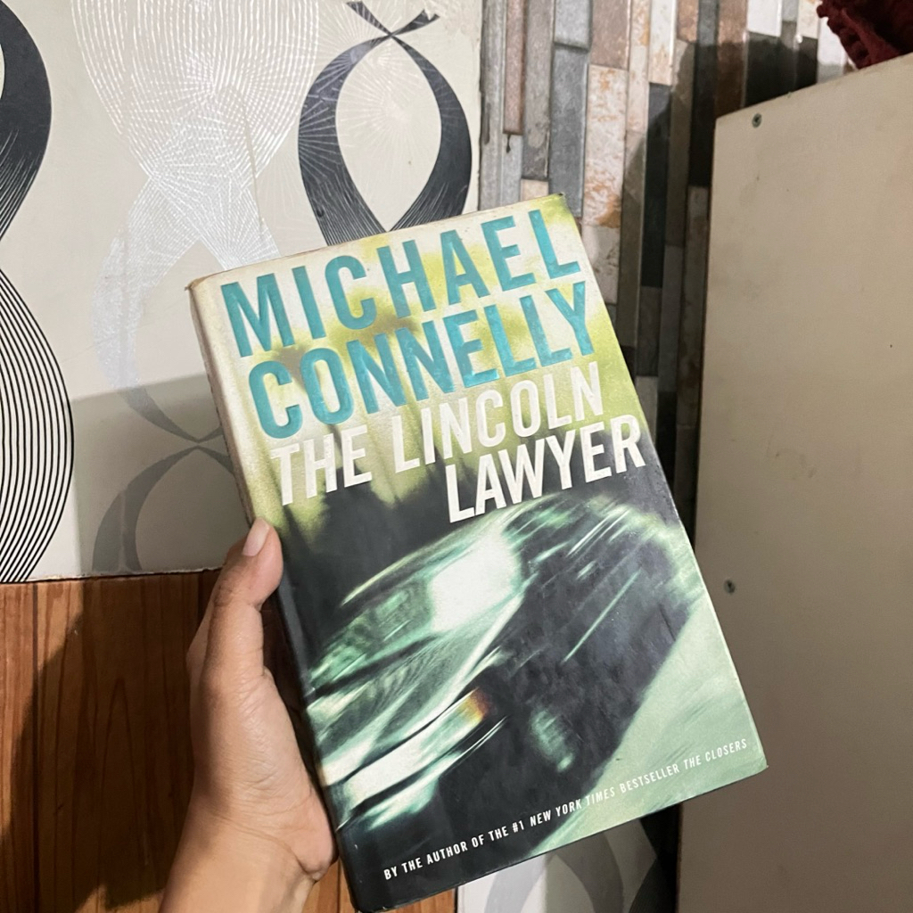 Buku The Lincoln Lawyer - Michael Connely