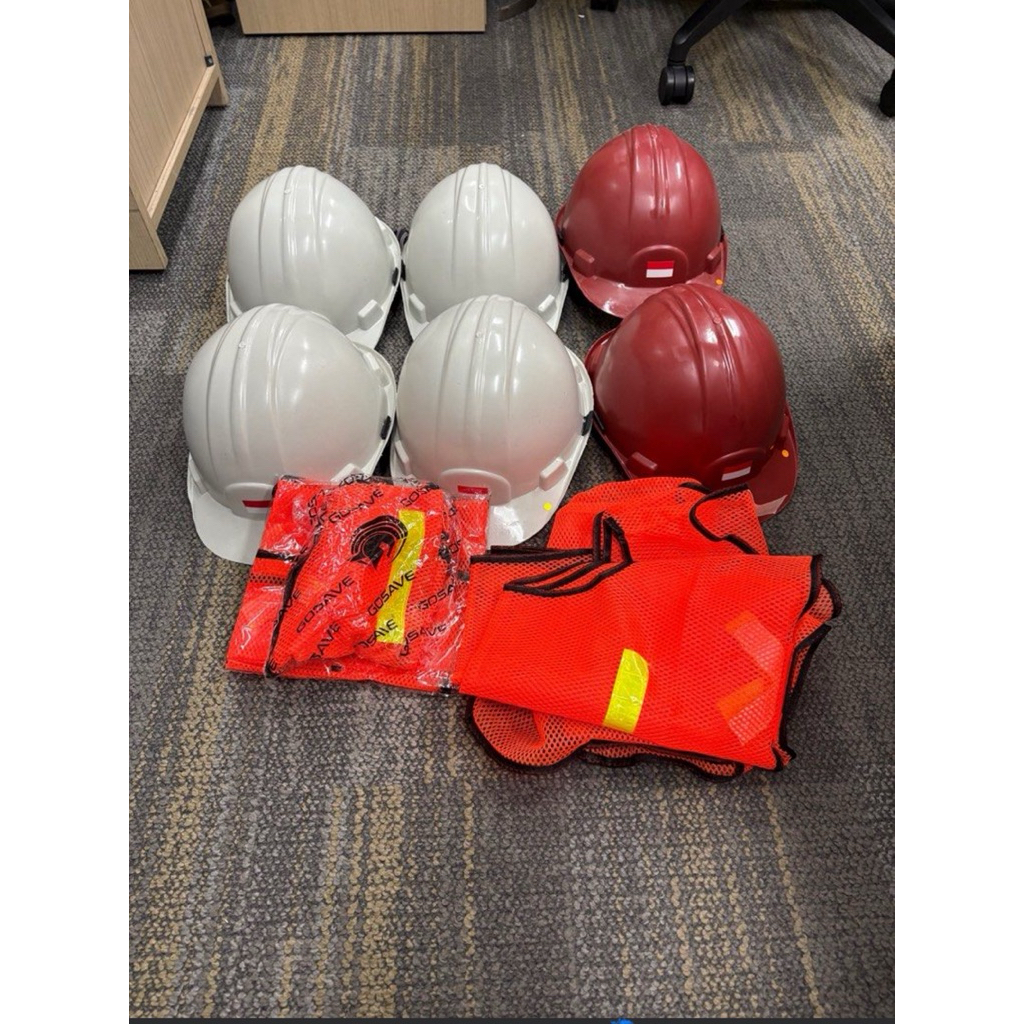 Helm dan rompi proyek tukang