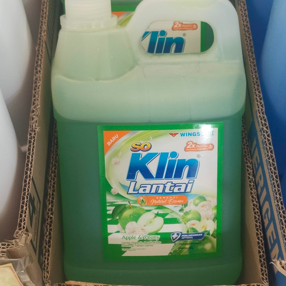 SOKLIN Pembersih Lantai Apple jerigen 4Liter