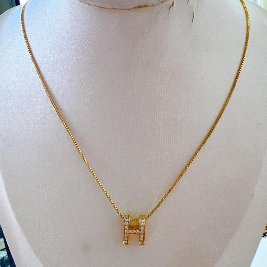 KALUNG HURUF H TITANIUM LAPIS EMAS ANTI KARAT DHIYA