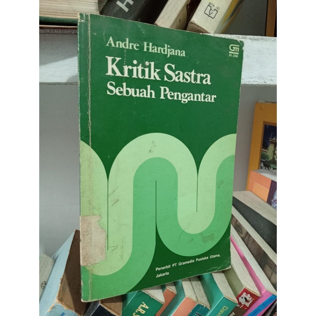 KRITIK SASTRA SEBUAH PENGANTAR