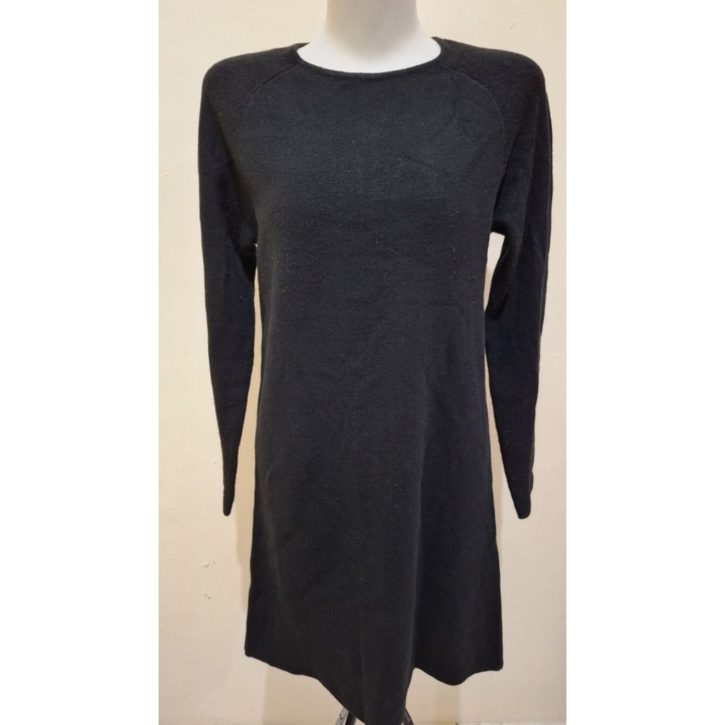 PRELOVED DRESS RAJUT POLOS HITAM LENGAN PANJANG