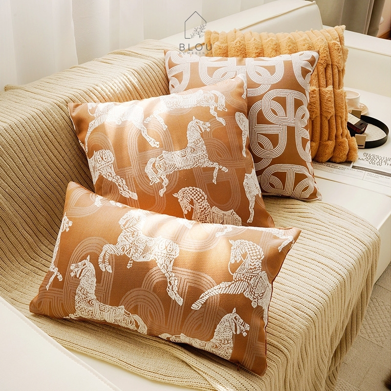 Blou Sarung Bantal Sofa Kursi Motif Kuda Rantai Equestrian Elegan Cushion Cover Premium Aesthetic Un