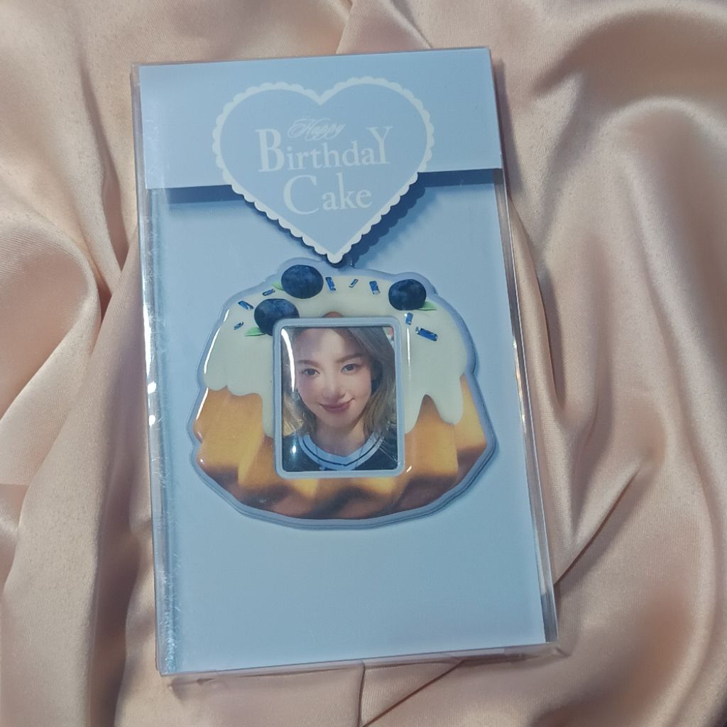 SNSD / Girls' Generation Hyoyeon Birthday Cake Holder ID Keyring Merchandise