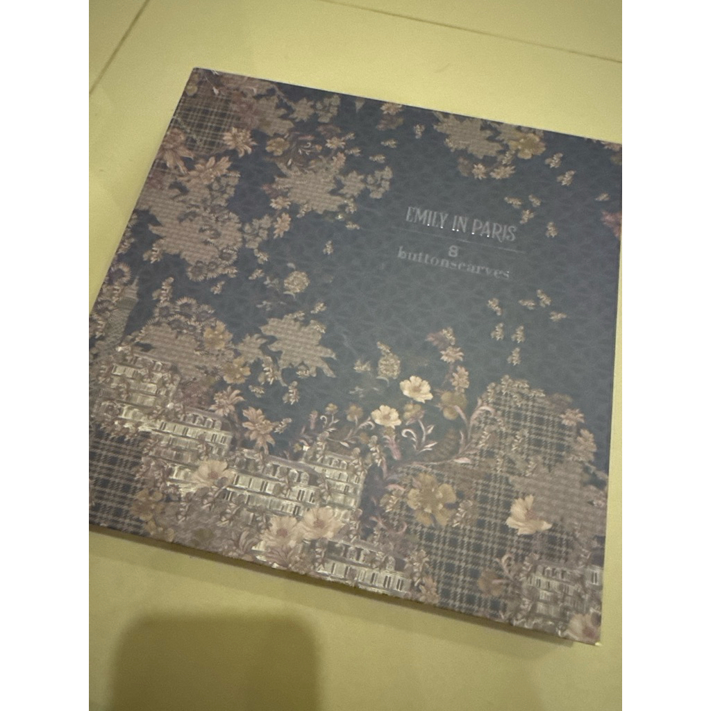 BUTTONSCRAVES EMILY IN PARIS