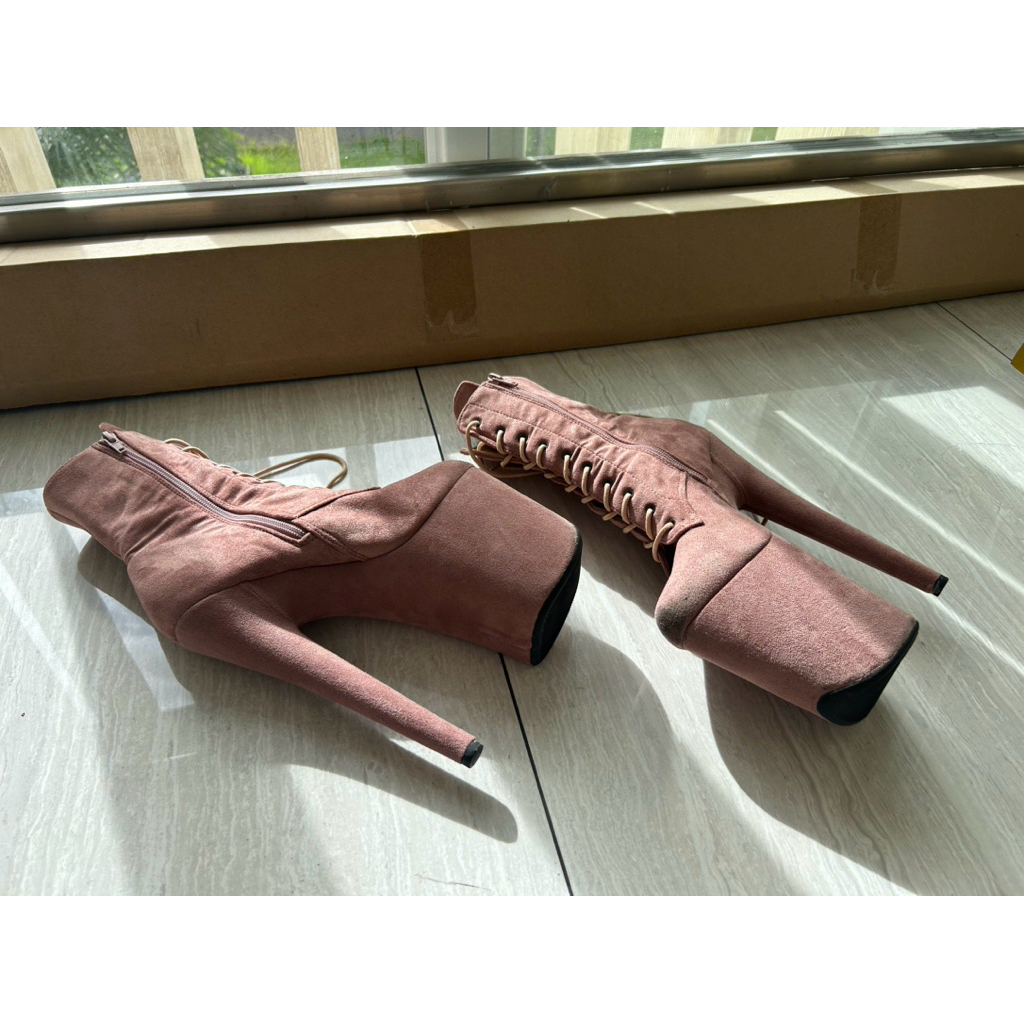 OH Stuff - LEECABE Pole boots / shoes 8” Dusty Pink secondhand