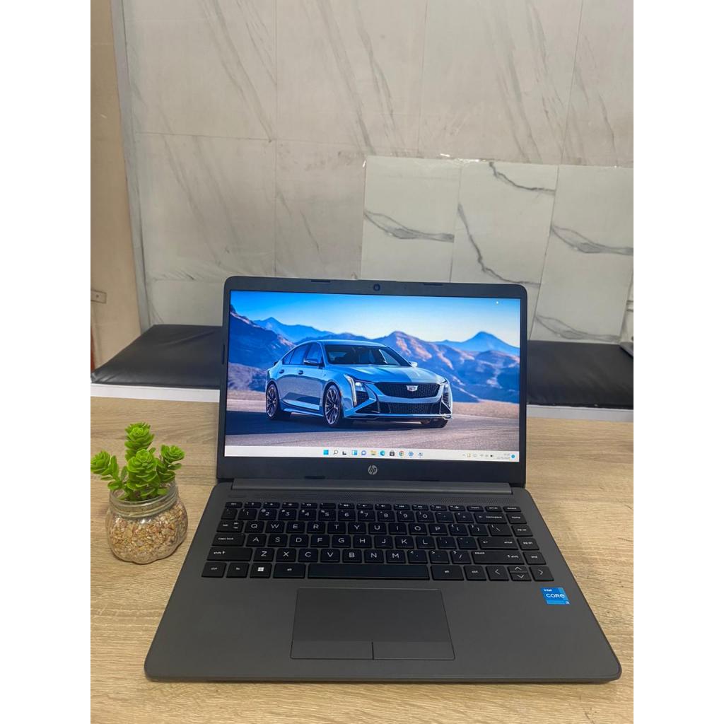 HP 240 G8 INTER CORE I3-1115G4 RAM 4 GB SSD 256 GB