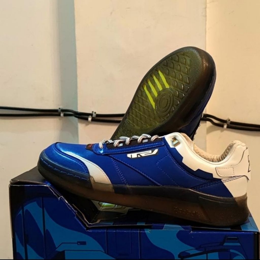 Sepatu Reebok club c legacy Power Rangers blue ranger