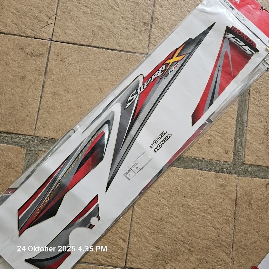 Stripe body Supra X125D New 2010 Dynamic kiri. 861X0-KYL-650ZCL