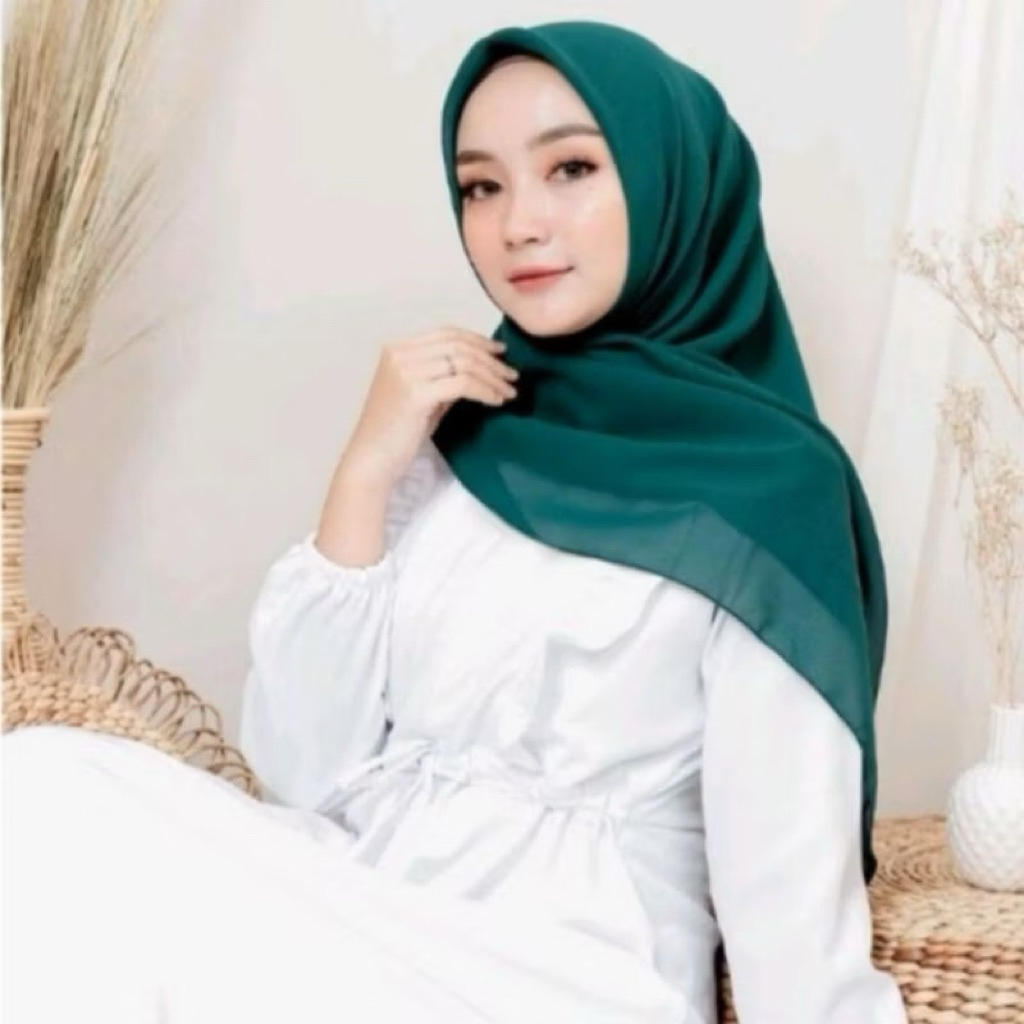 Hijab Segiempat Bella Square hijau botol || Segi Empat Bella Square warna hijau botol