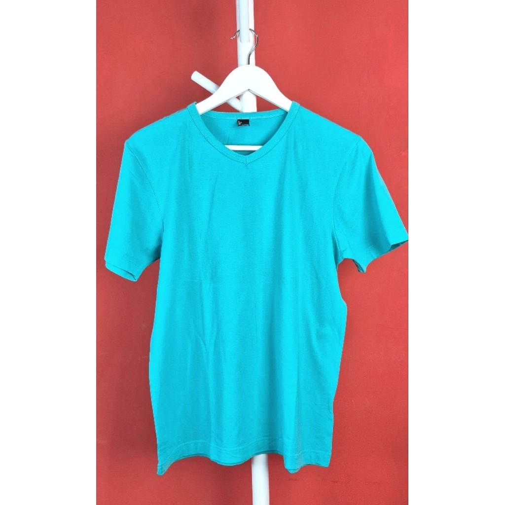 V neck T shirt Pria