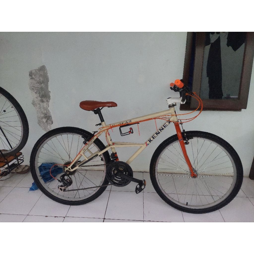 Sepeda Commuter Elevated