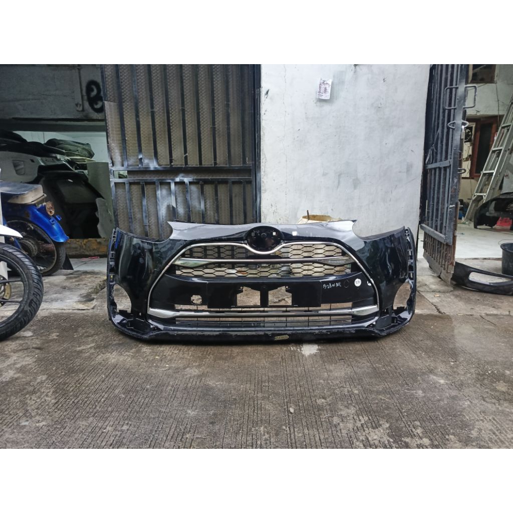 bumper bemper depan toyota sienta Q original copotan depan