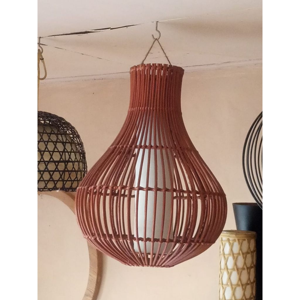 Lampu hias gantung rotan