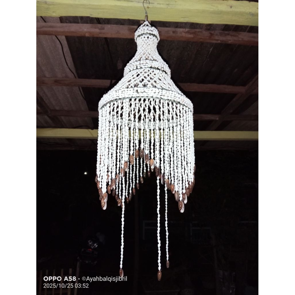 Kap lampu hias cangkang kerang