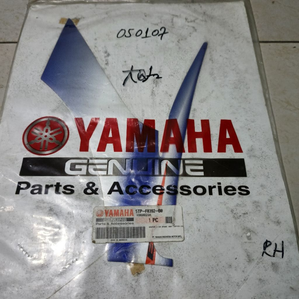 Striping Stiker Sayap dalam KANAN Yamaha jupiter Z CW 2005 Biru original YGP 5TP-F8392-B0