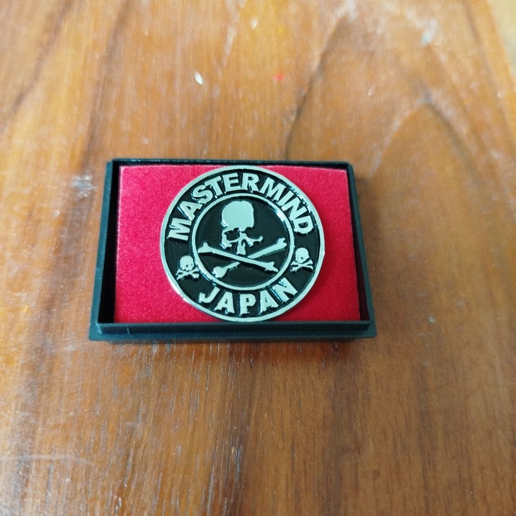 pin topi model mastermind japan costum