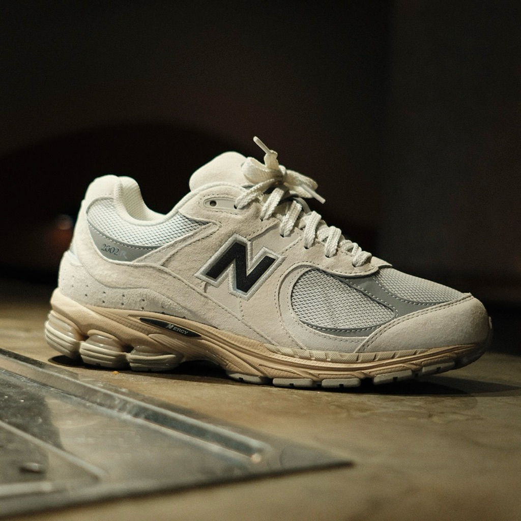 New Balance 2002r white beige (Resmi PT MAP)