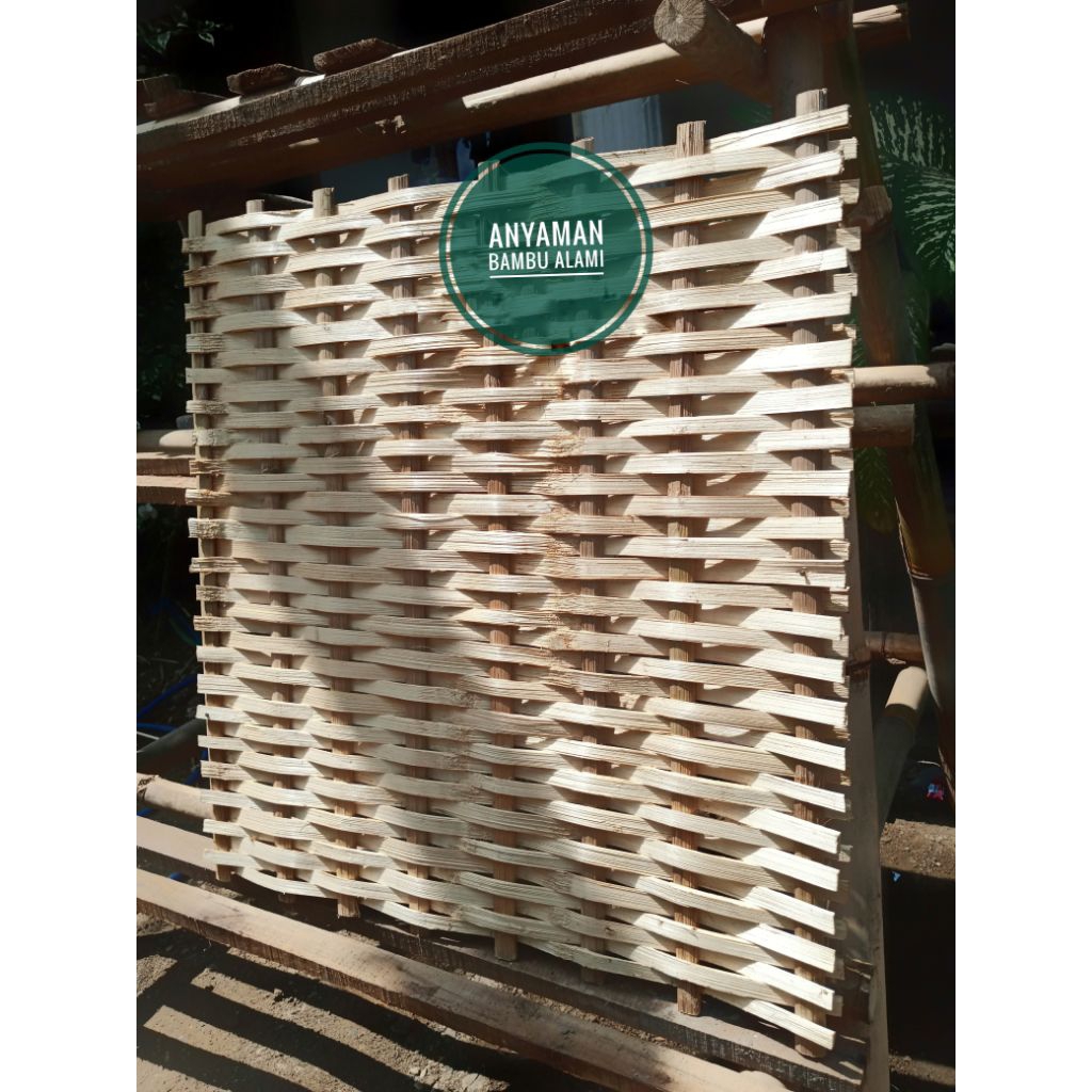 ANYAMAN BAMBU SESEG UNTUK PLAFON KUAT DAN KOKOH