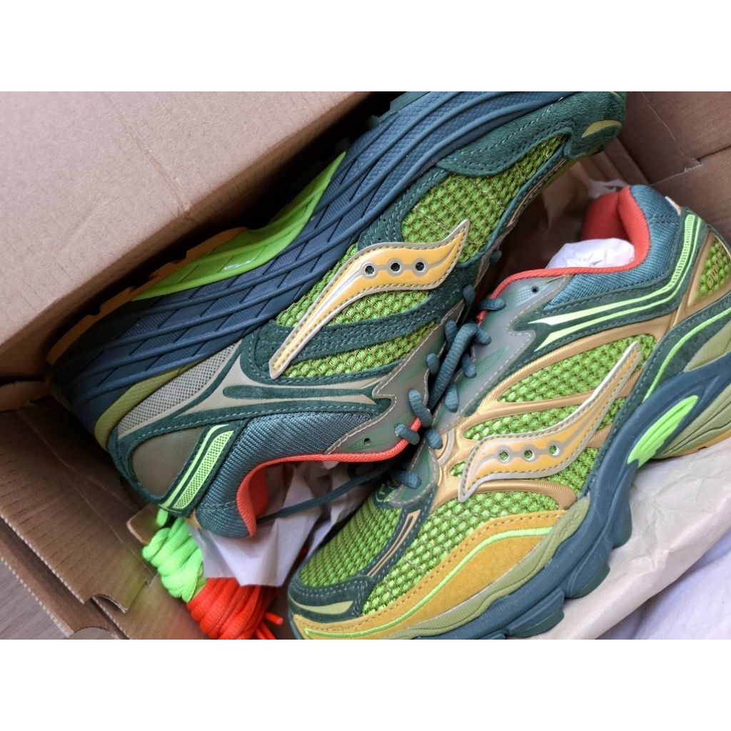 Saucony Pro Grid Omni 9 x Starcow