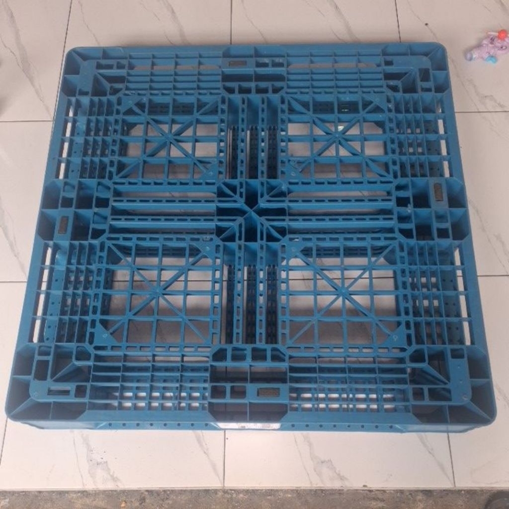 palet plastik ukuran 100x100x12 cm