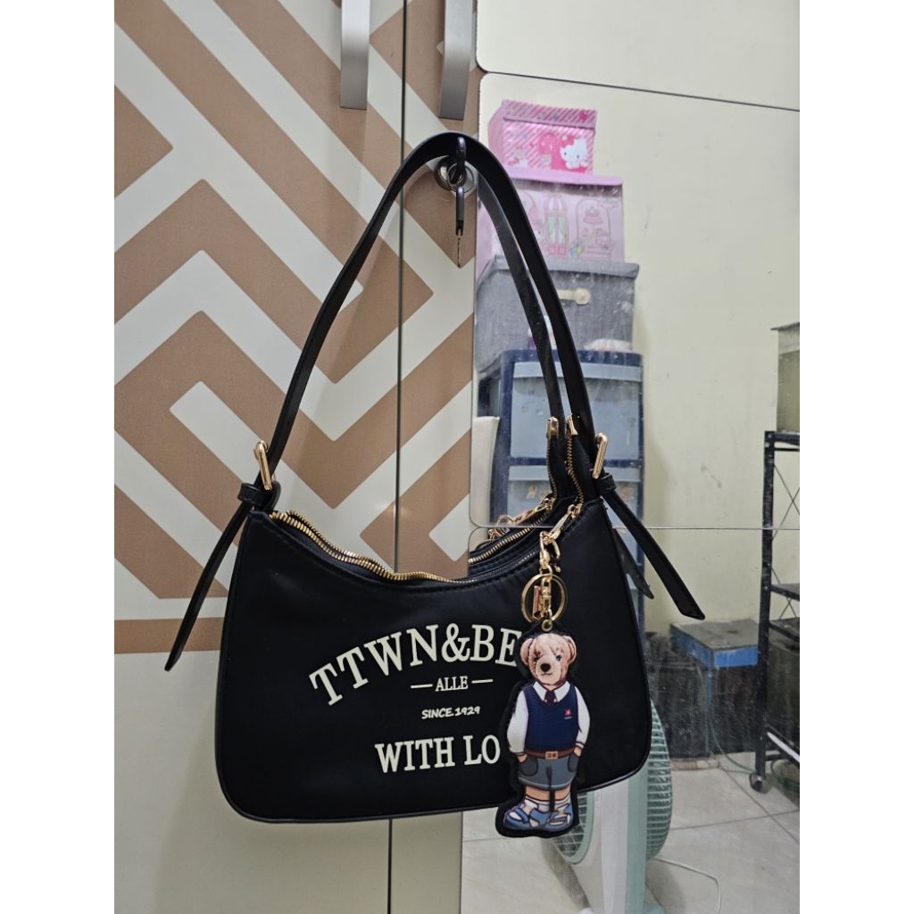 TTWN GUOO BEAR TAS SLING BAG BANGKOK