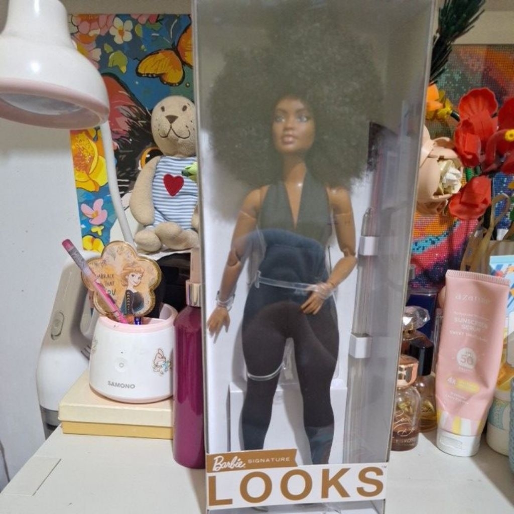 Barbie Looks Ori Mattel. Elle