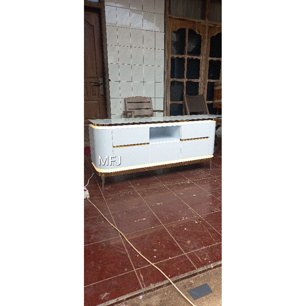 meja tv pakai kaki besi