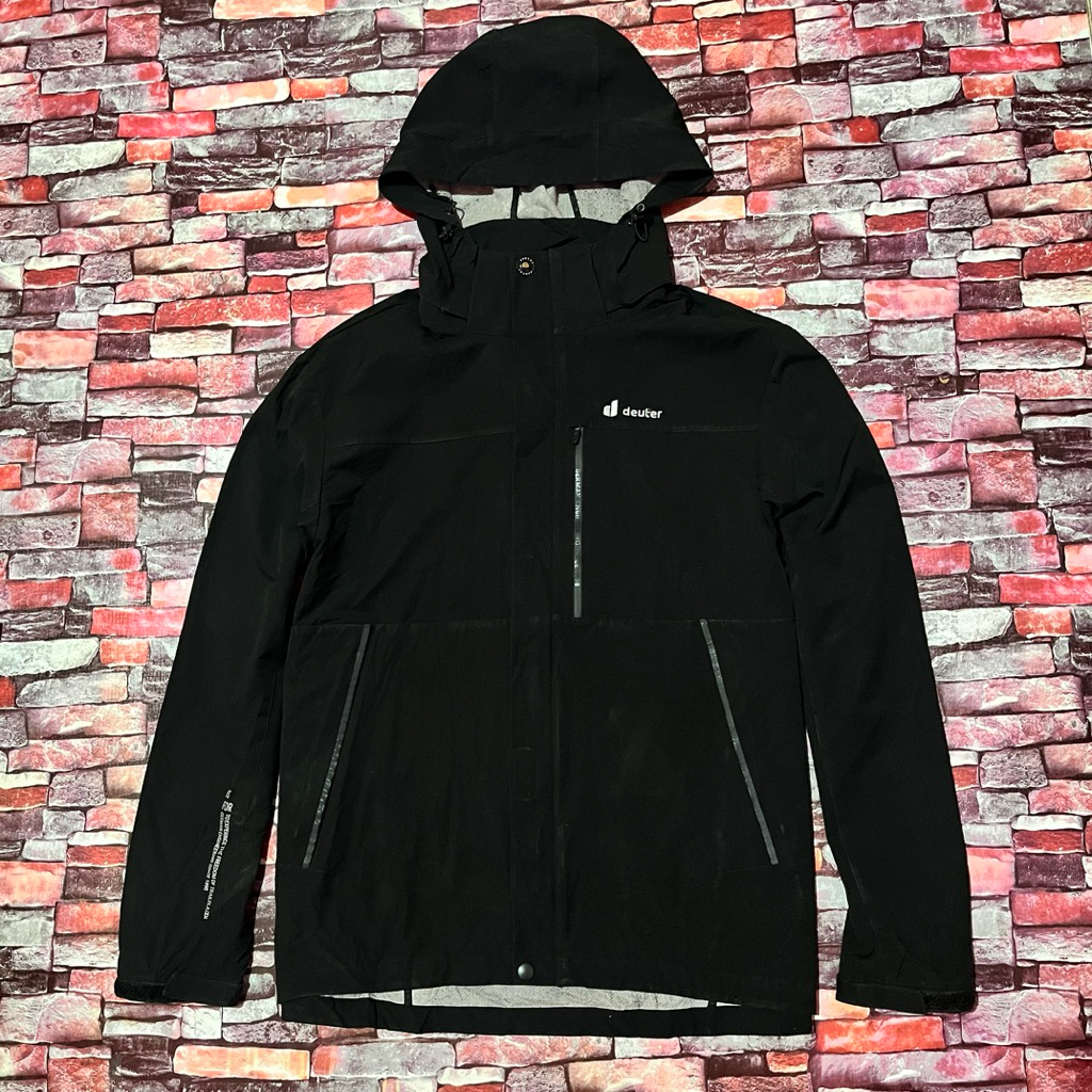 Jaket outdoor high waterproof Deuter ( Size L || Lebar dada 59 CM Panjang 69 CM )