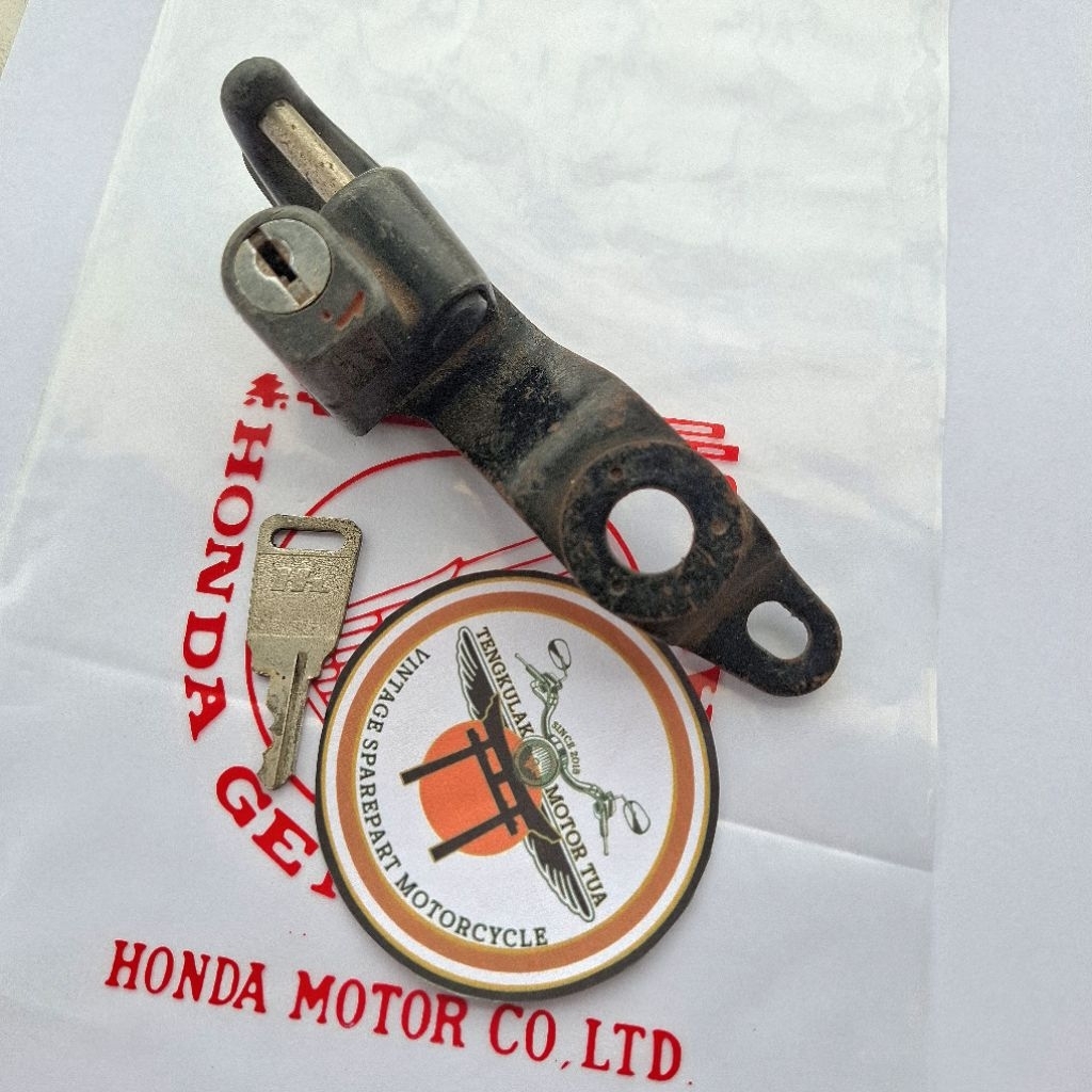 Helmet holder Kunci helm set braket original NOS s90 s90z benly s110 cs90 90z s90