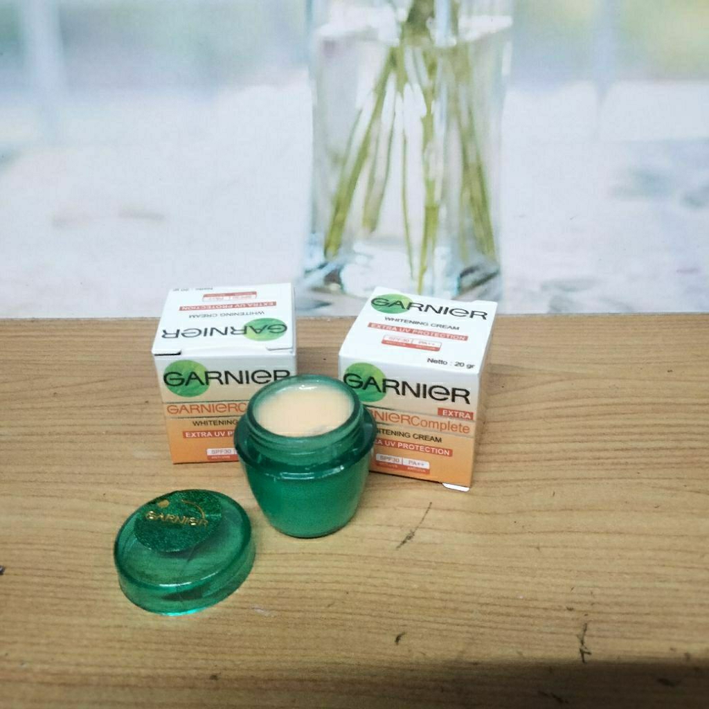 2 Pcs Cream Garnier Complete Gentong Whitening Siang Dan Malam (Cream Pemutih Dan Penghalus Wajah Da