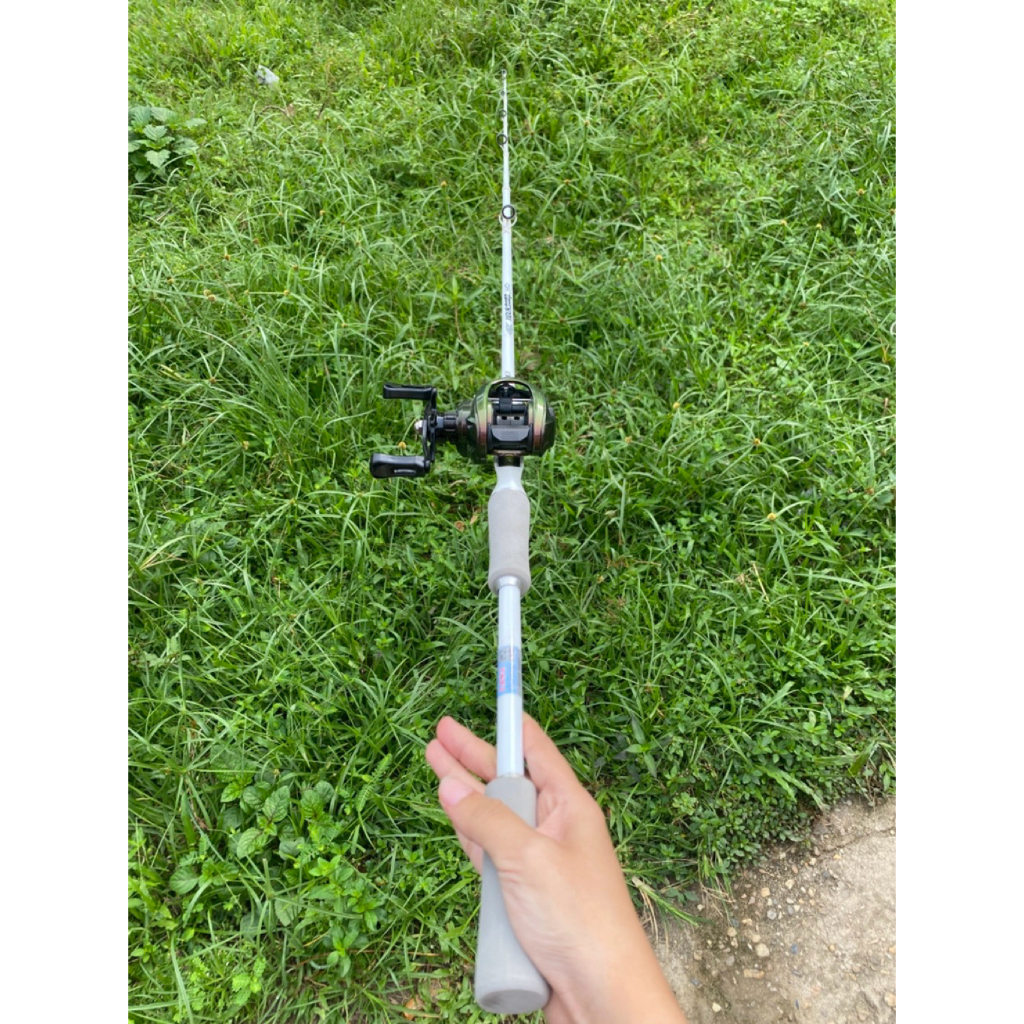 satu set pancing baitcasting joran&reel zorro snow&benimaru drag clicker