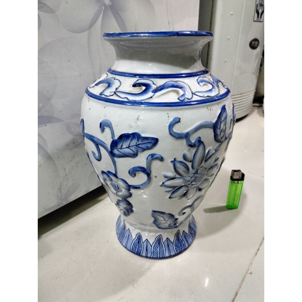 Guci kuno china biru putih porselen tinggi31cm motif bunga