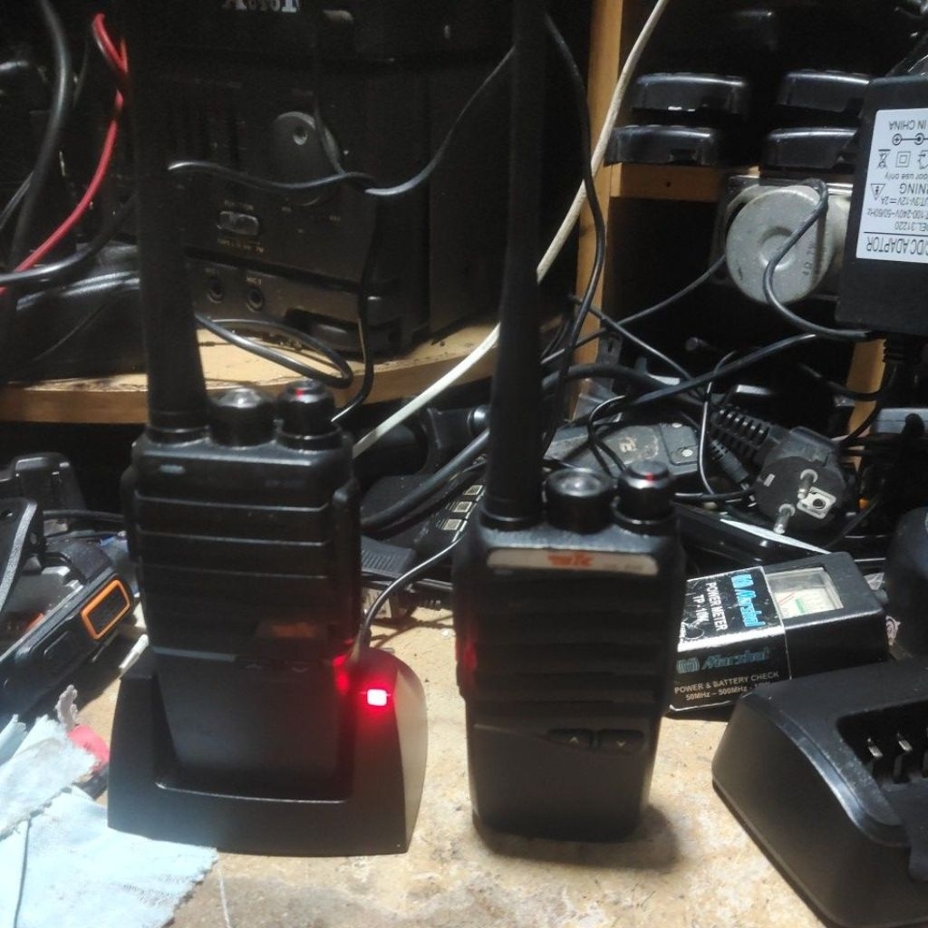 HT UHF DK TIPE DK-500 DAN DK-600 FREKUENSI 400-480MHZ